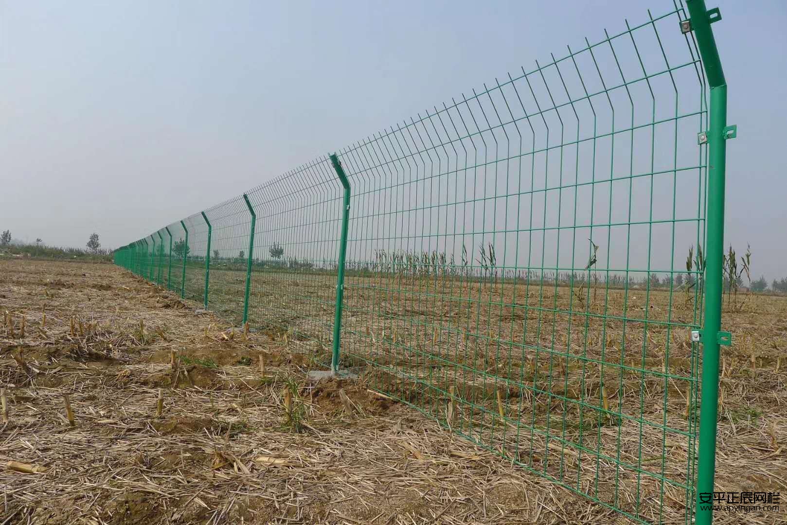 双边护栏网图片